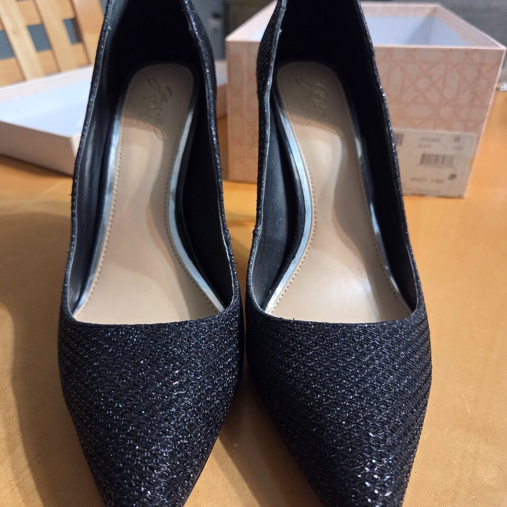 Jewel by Badgley Mischka Pumps